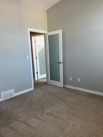 Spacious 2 Bedroom Town home with Garage & Private Courtyard